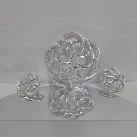 SARA COVENTRY SILVER TONE SET BROOCH AND EARRINGS - Picture 2 of 10